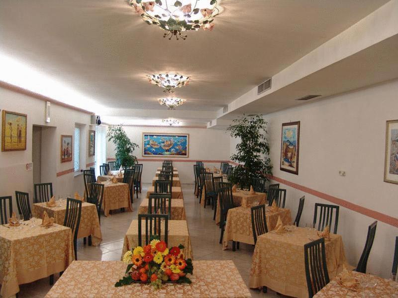 Hotel Regina Лидо Ди Камайоре Екстериор снимка