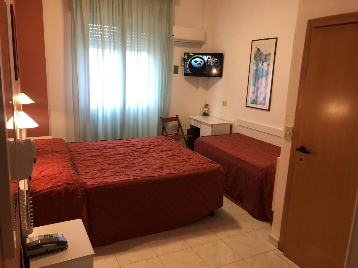 Hotel Regina Лидо Ди Камайоре Екстериор снимка