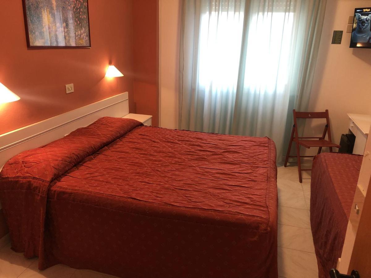 Hotel Regina Лидо Ди Камайоре Екстериор снимка