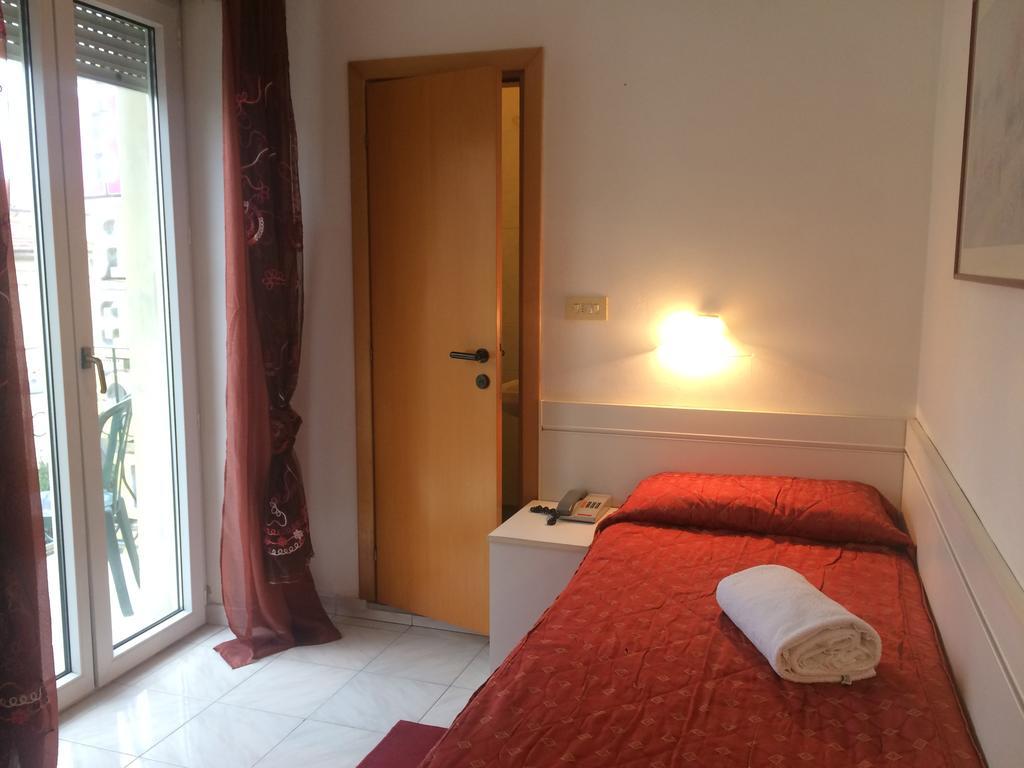 Hotel Regina Лидо Ди Камайоре Екстериор снимка