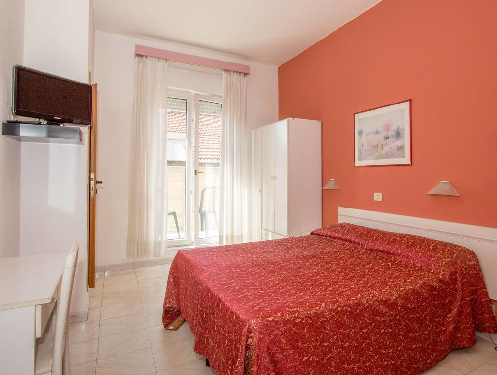 Hotel Regina Лидо Ди Камайоре Екстериор снимка