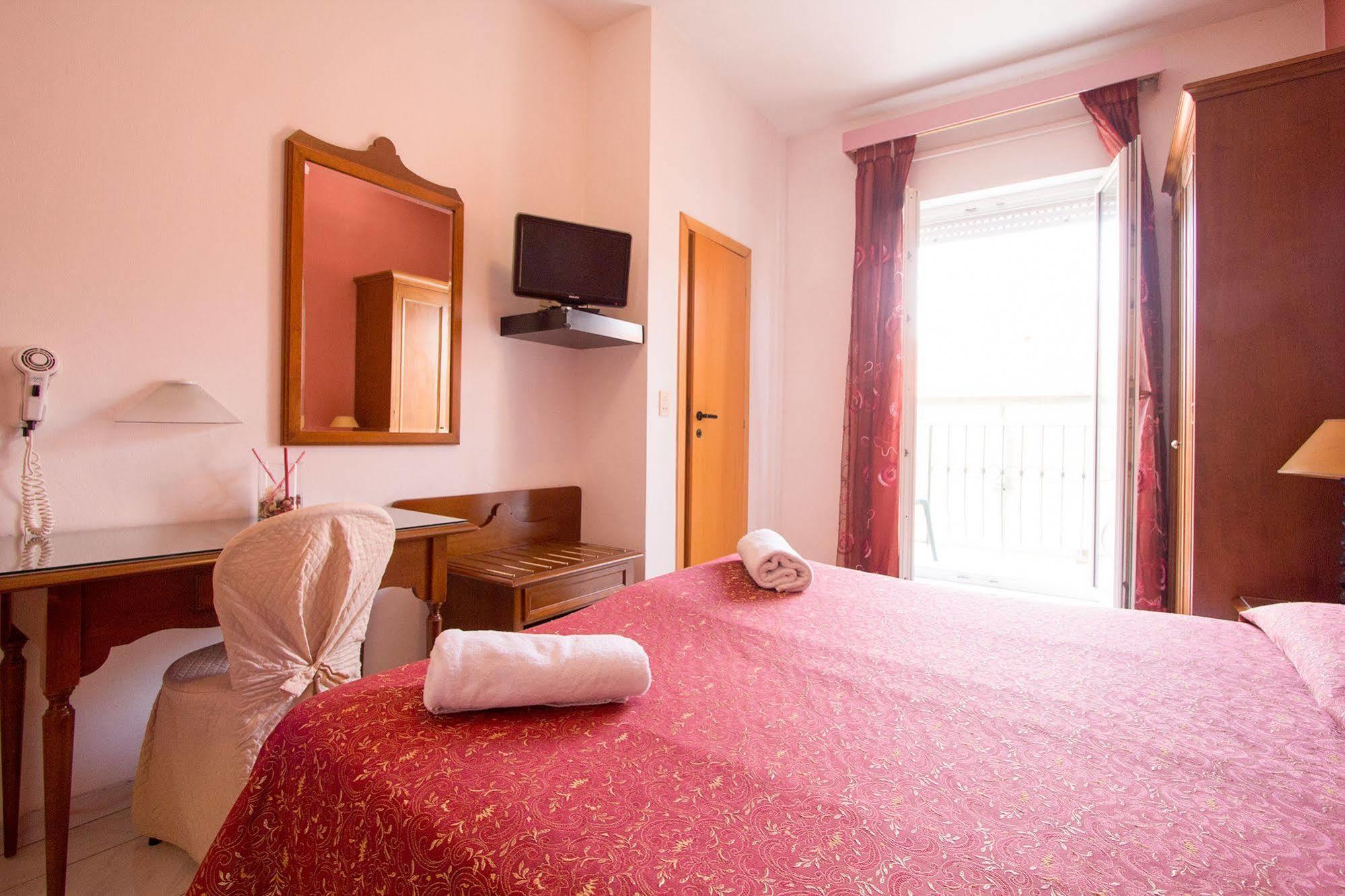 Hotel Regina Лидо Ди Камайоре Екстериор снимка