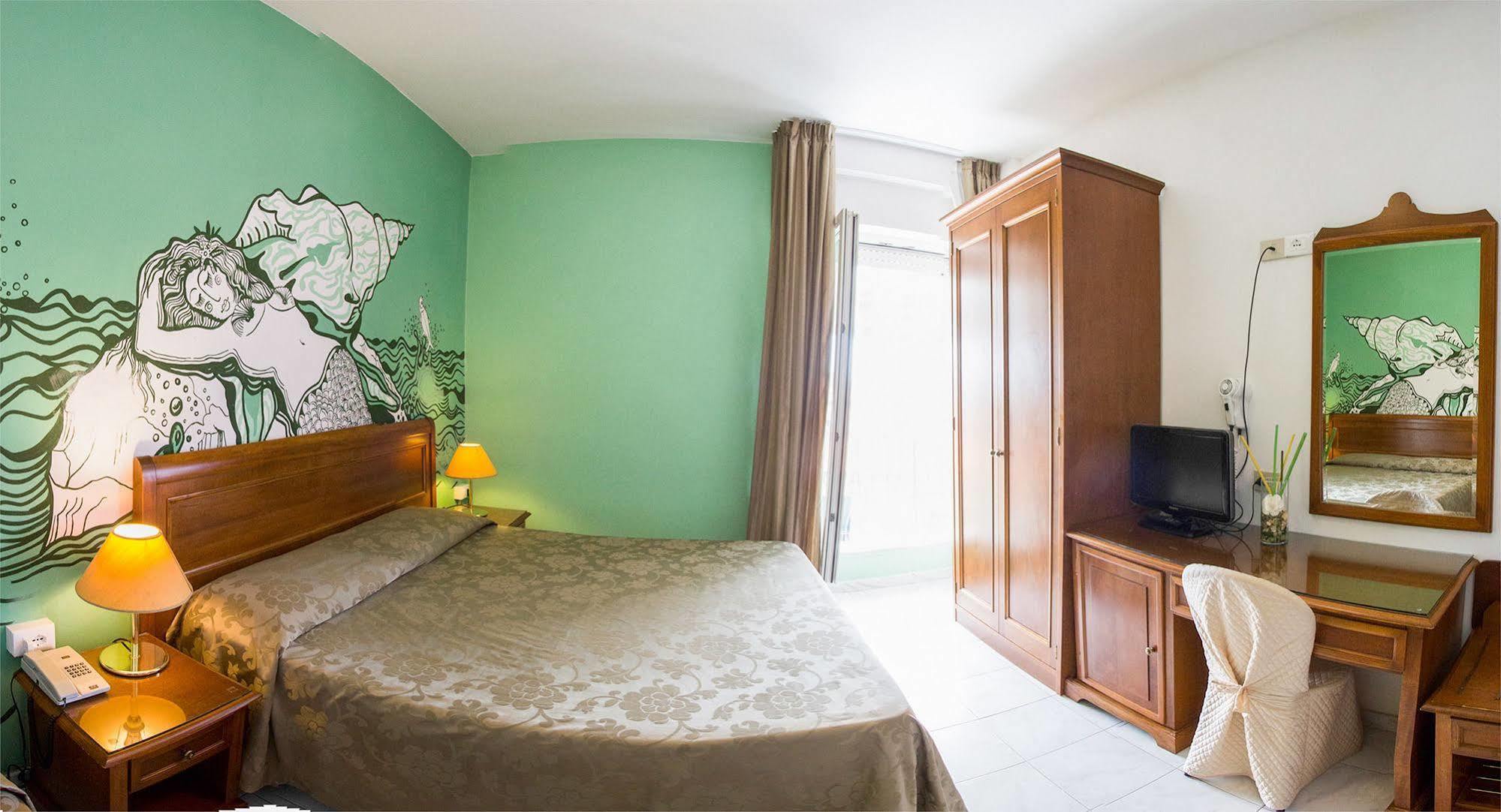 Hotel Regina Лидо Ди Камайоре Екстериор снимка