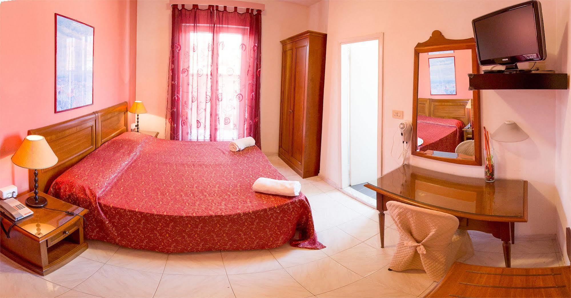 Hotel Regina Лидо Ди Камайоре Екстериор снимка