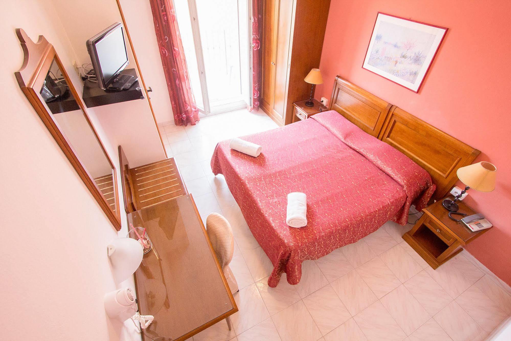 Hotel Regina Лидо Ди Камайоре Екстериор снимка