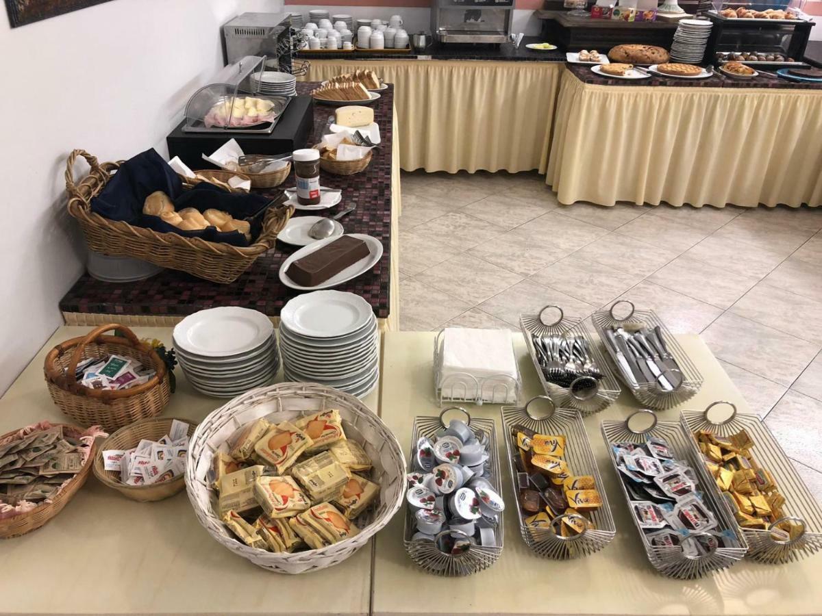 Hotel Regina Лидо Ди Камайоре Екстериор снимка