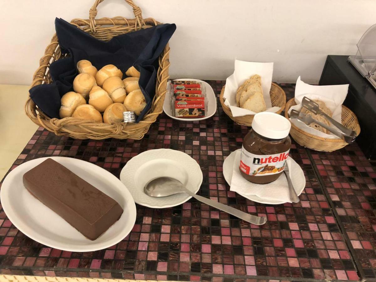 Hotel Regina Лидо Ди Камайоре Екстериор снимка